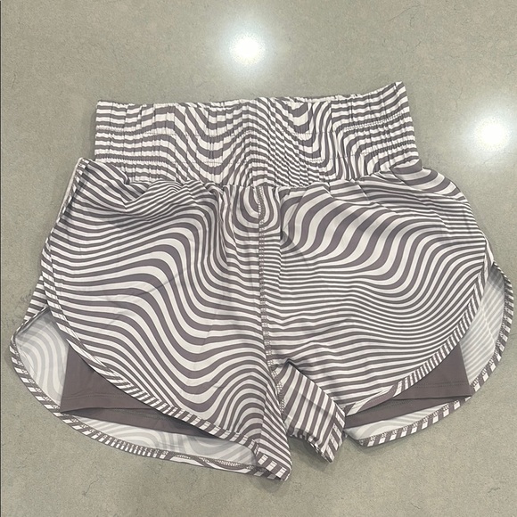 Vitality x Cosmopolitan striped run shorts - Picture 1 of 5